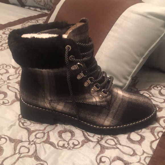Comfort plaid boots  “SOLD” - Picture 3 of 6